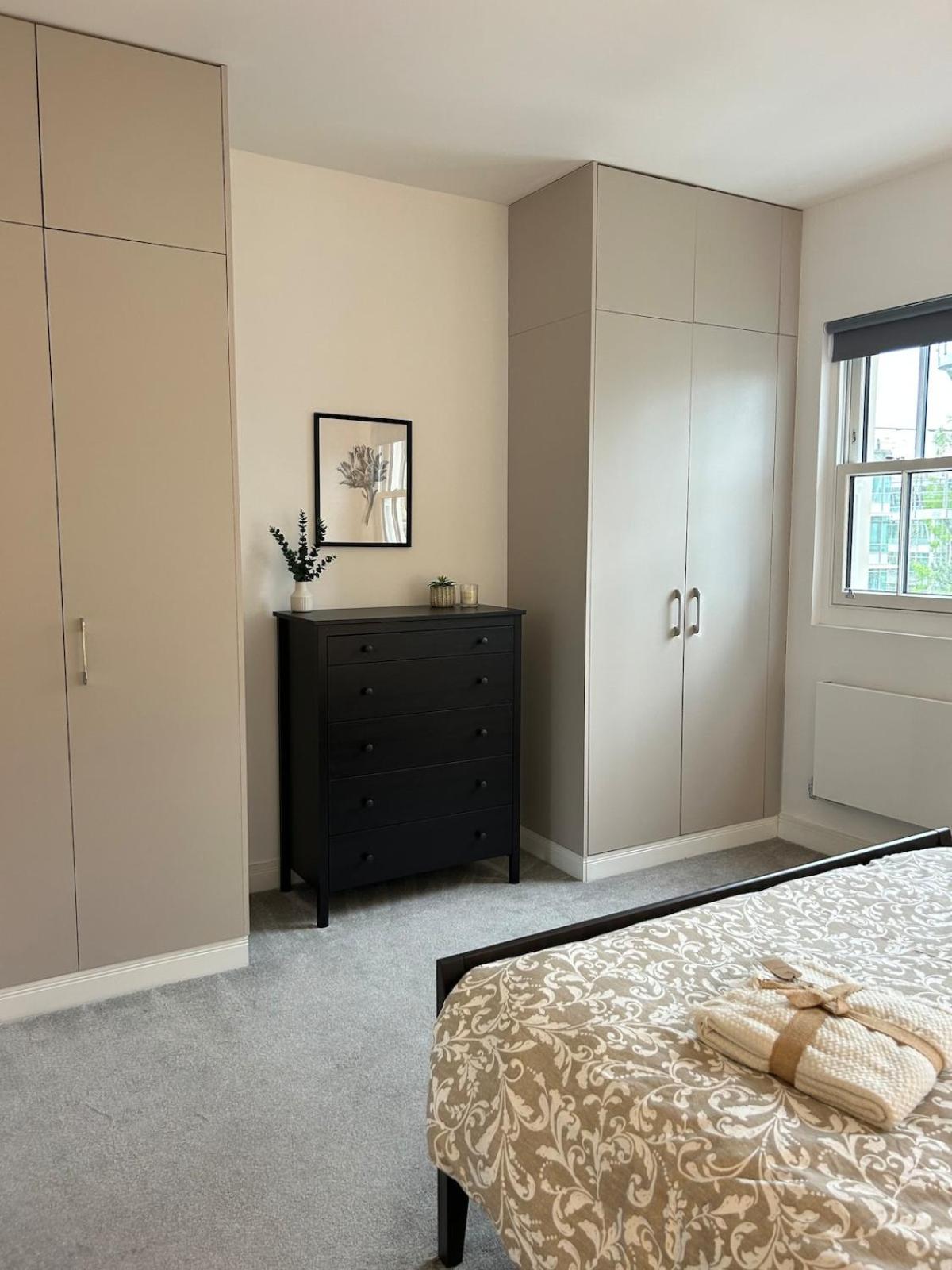 Modern Cosy 2 Bed Apartment, Smart Tv & Netflix With Private Balcony And View Appartamento *