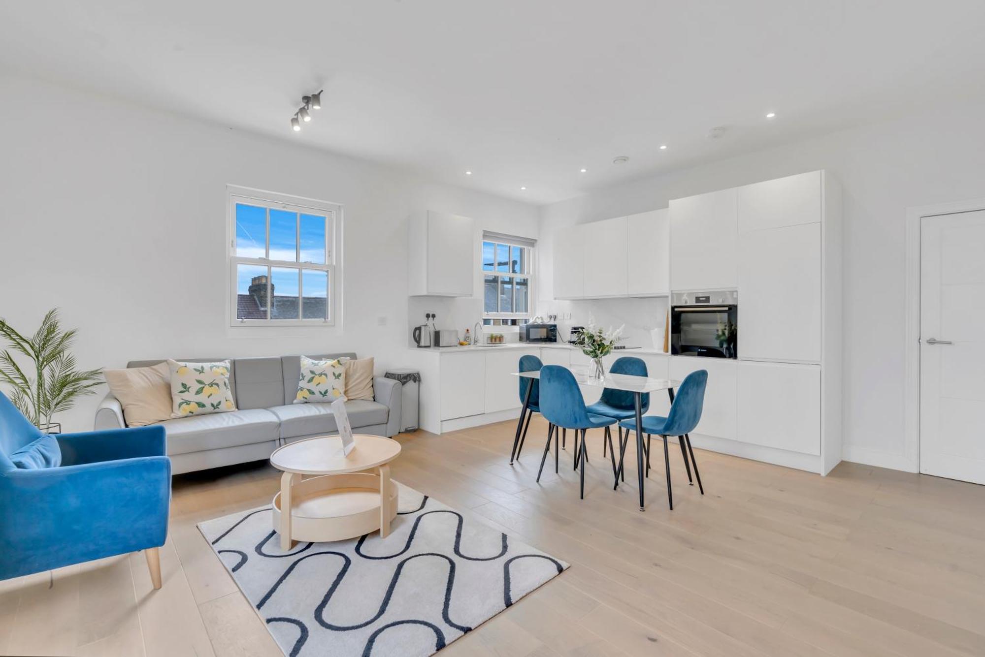 Modern Cosy 2 Bed Apartment, Smart Tv & Netflix With Private Balcony And View